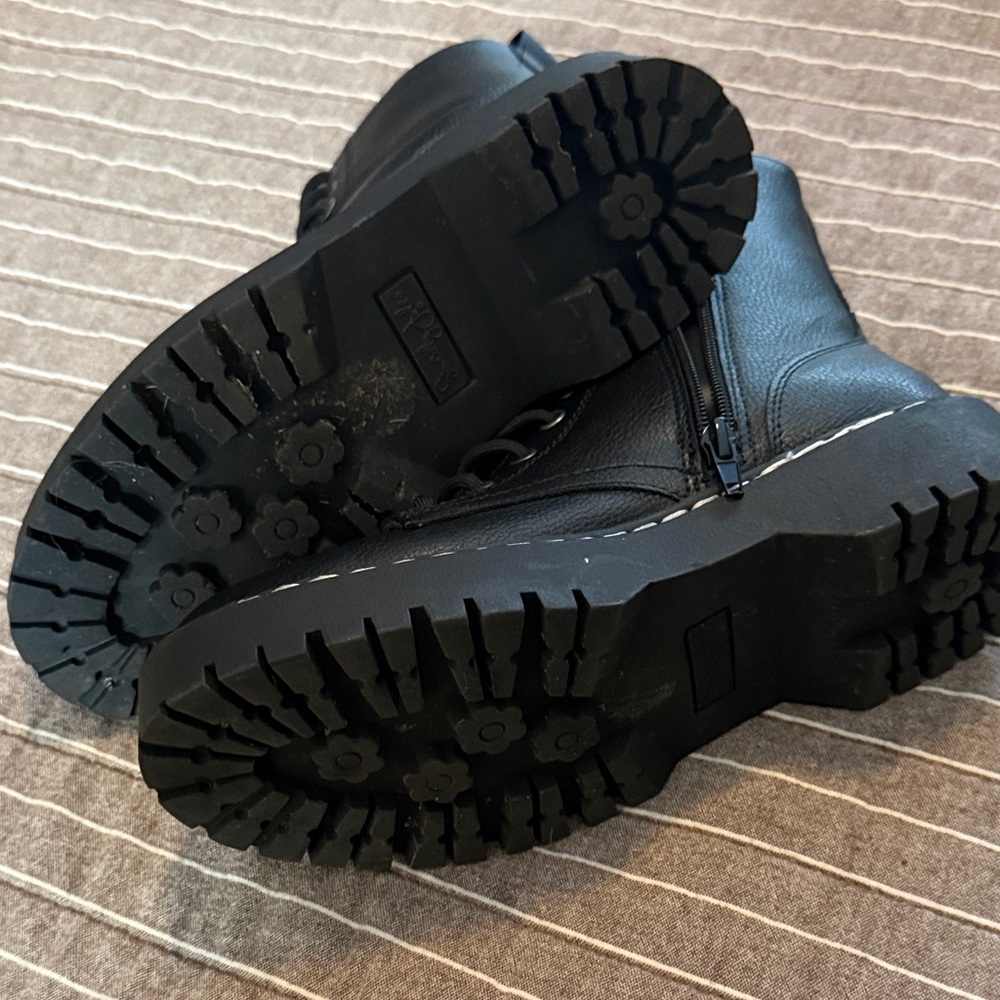 Sincerely Jules Black Combat Boots - Picture 2 of 2